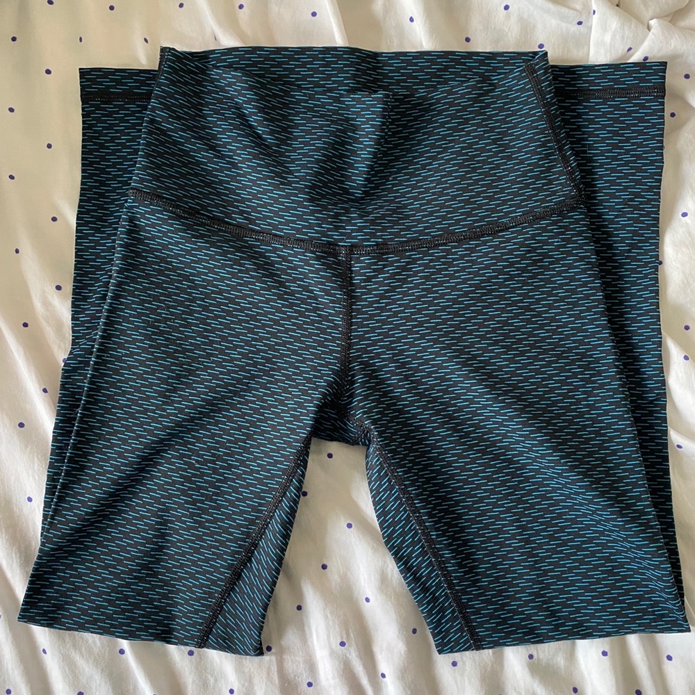 Lululemon Black and Teal Wunder Under Leggings